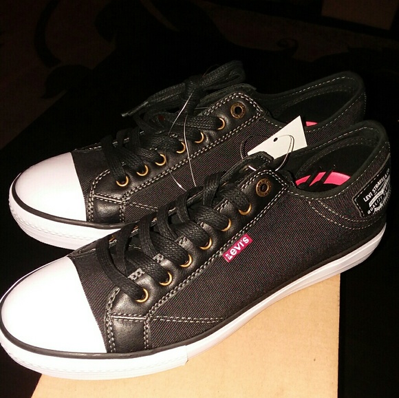 Levi's Other - Levis Stan Buck C sneakers size 8.5